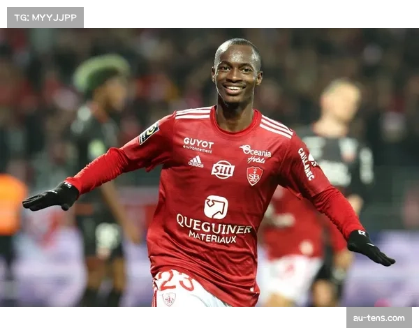 布雷斯特主力边卫洛克、中场敦比亚伤缺影响阵容深度